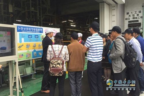 日野价值之旅活动中,广汽日野邀请客户到日本日野工厂进行参观和交流